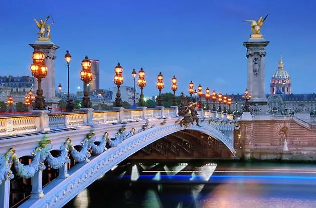 Paris Louvre Romantic Otel