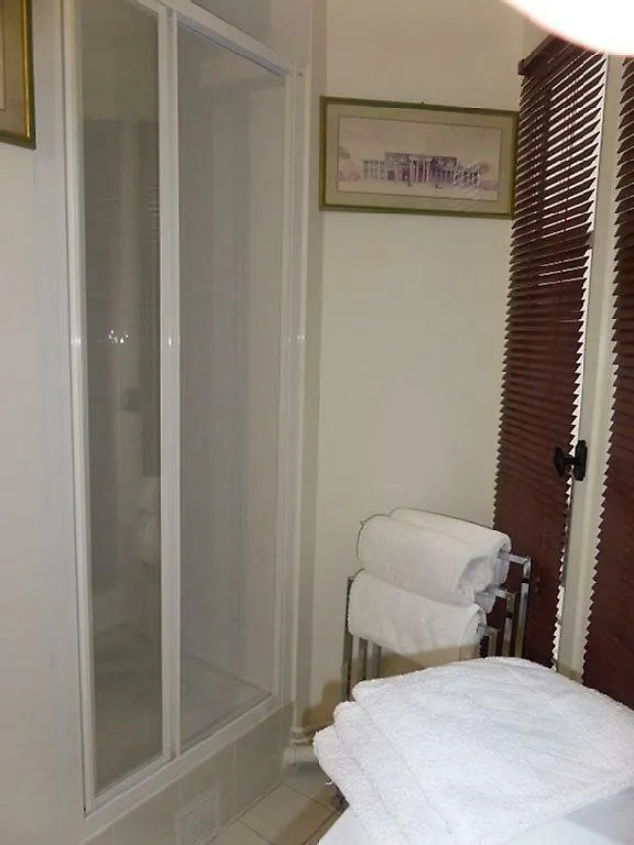 Paris Louvre Romantic Otel Konukevi