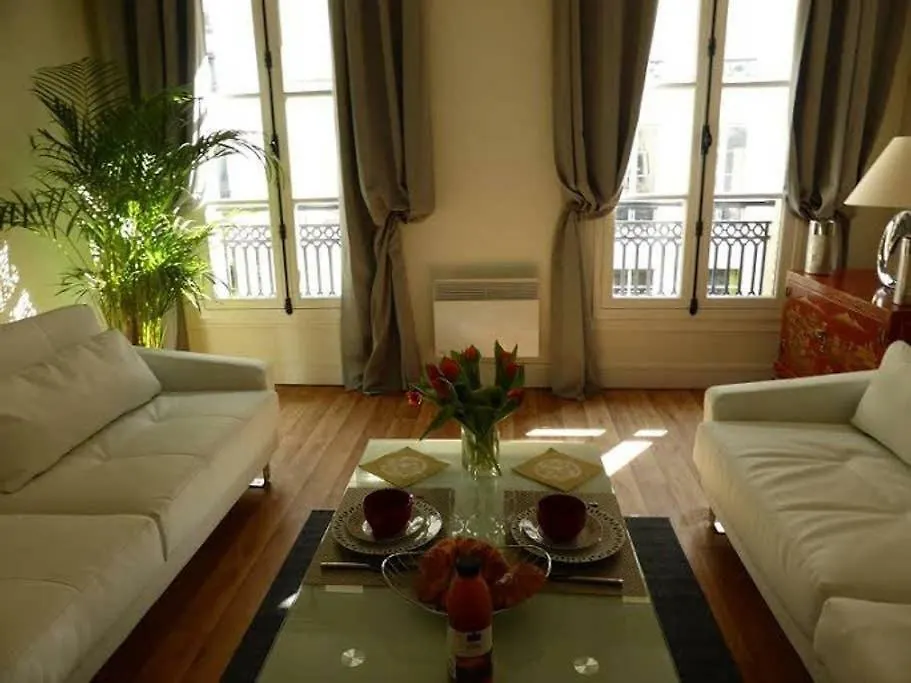 Paris Louvre Romantic Otel